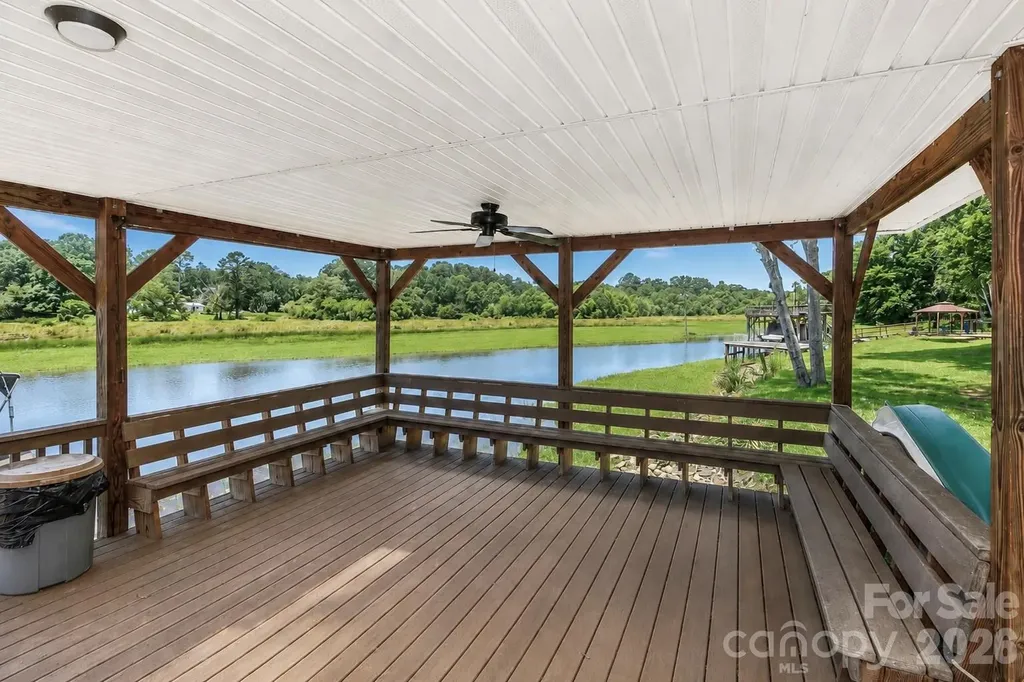 105 Lake Top Lane Statesville NC 28677