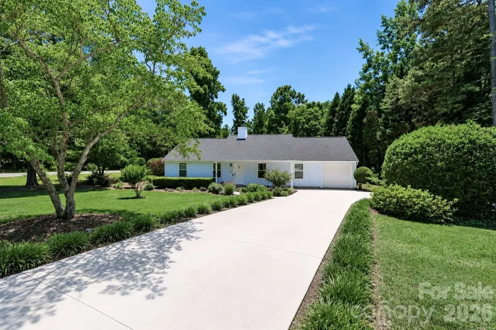 105 Lake Top Lane Statesville NC 28677