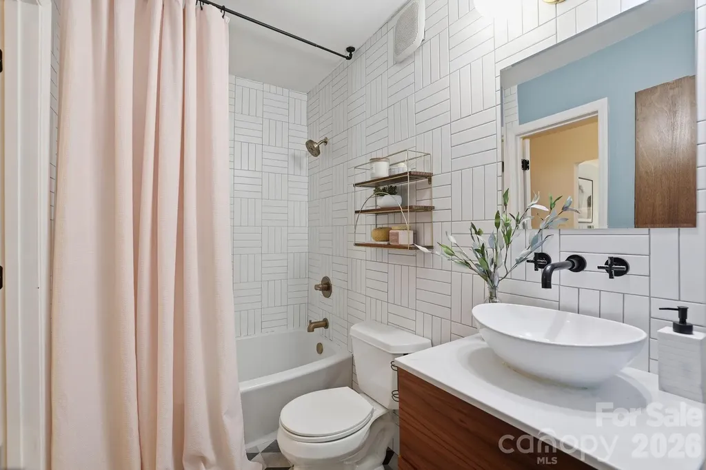 1616 Flynwood Drive Charlotte NC 28205