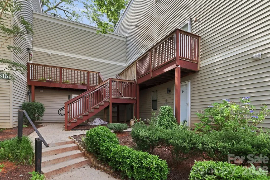 1616 Flynwood Drive Charlotte NC 28205