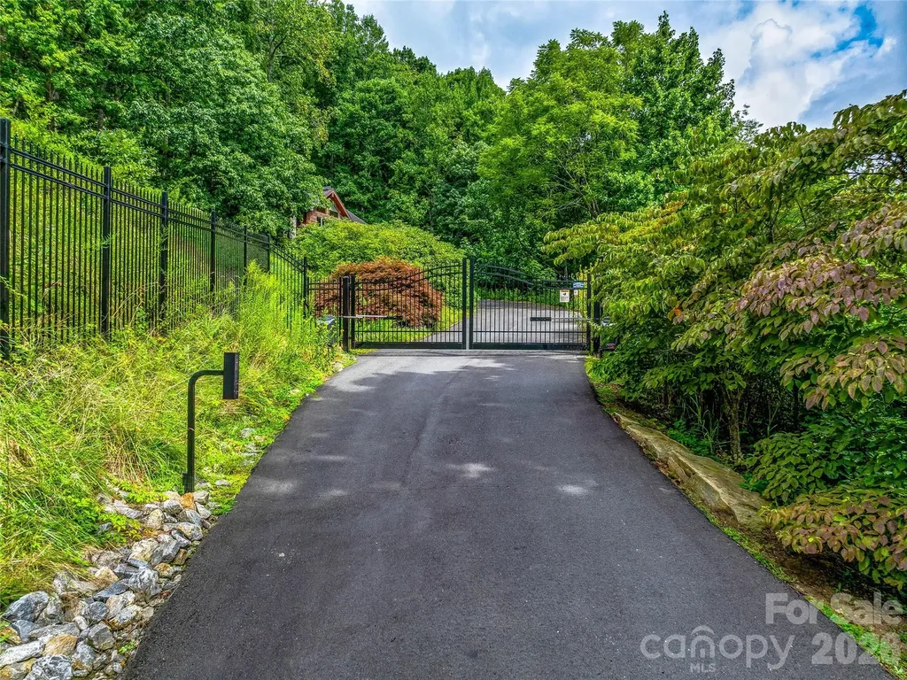 10 Beaverbrook Court Asheville NC 28804