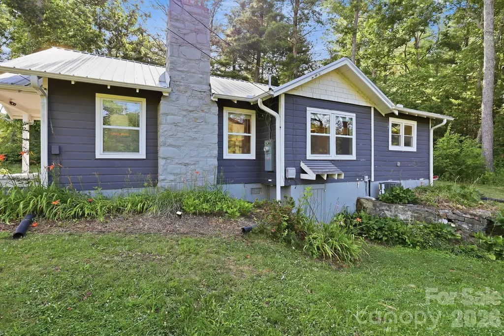 15 Old Fort Road Fairview NC 28730