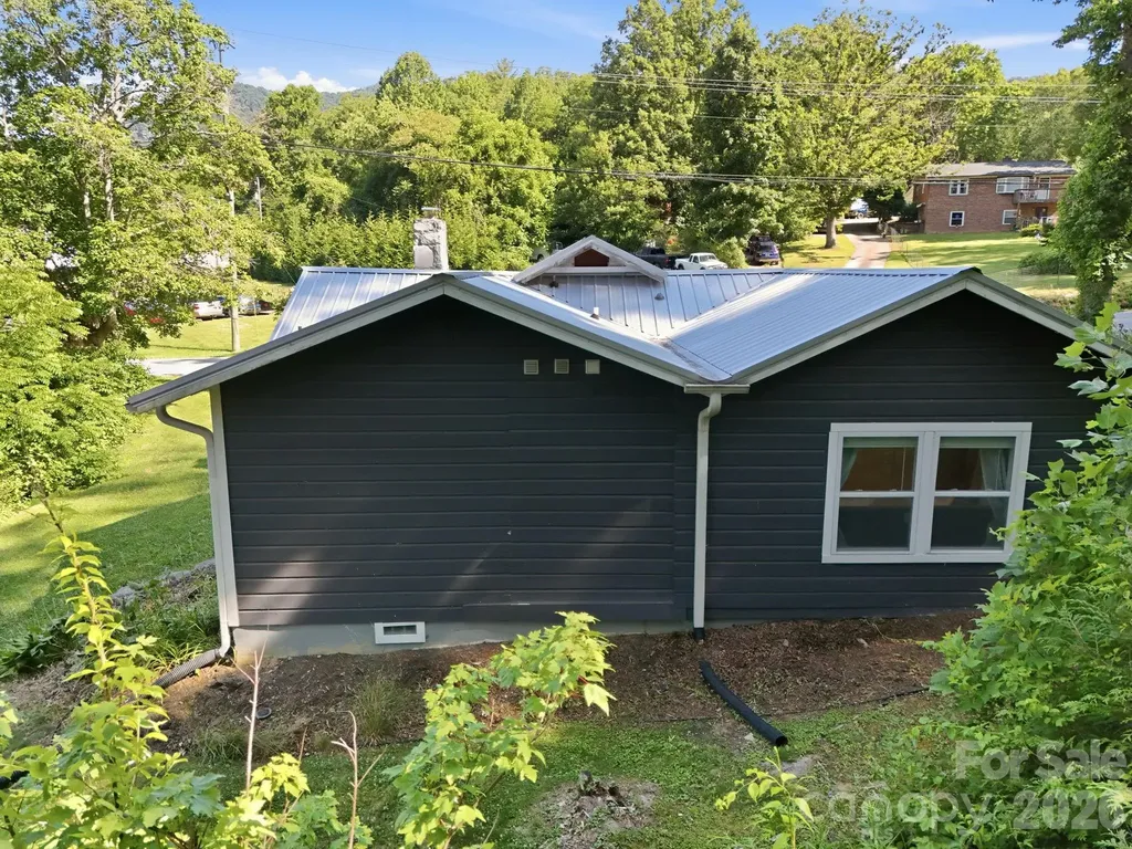 15 Old Fort Road Fairview NC 28730