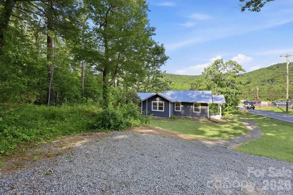 15 Old Fort Road Fairview NC 28730