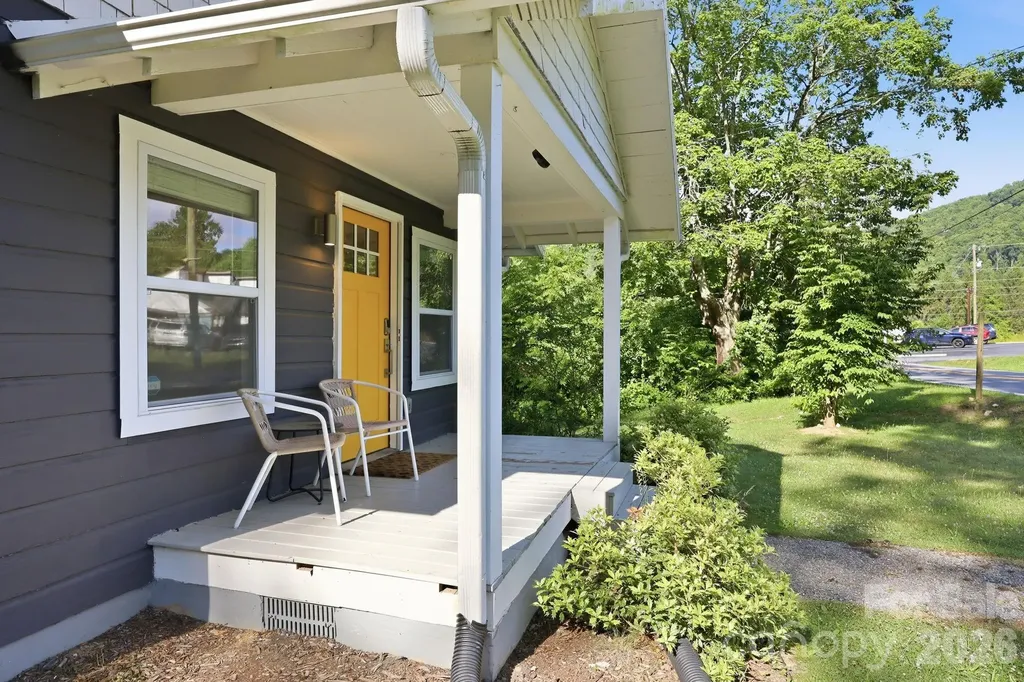 15 Old Fort Road Fairview NC 28730