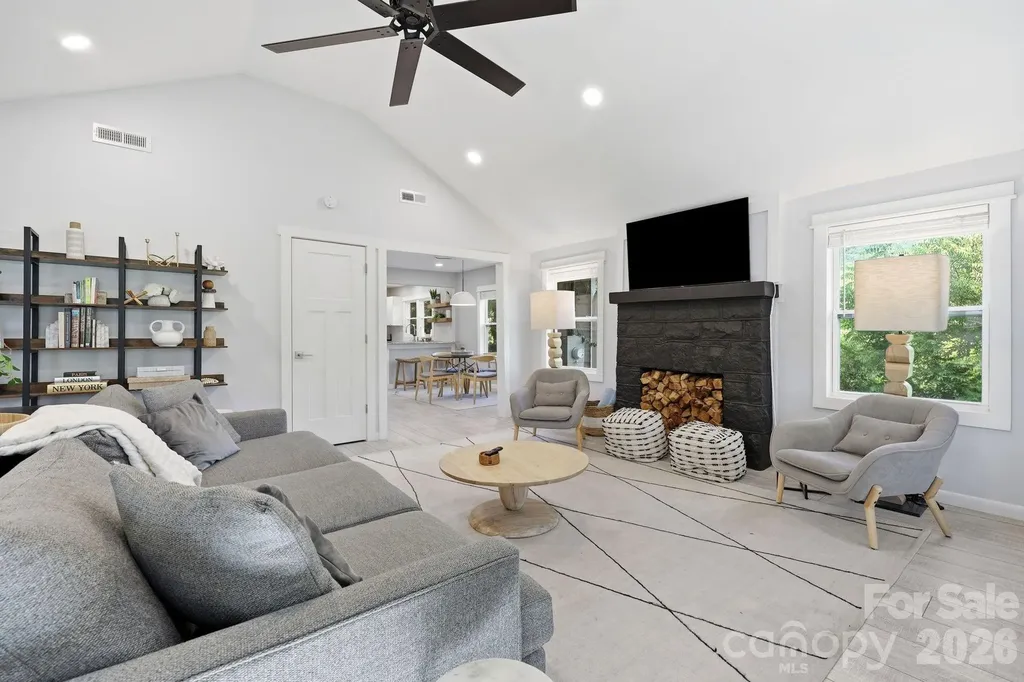 15 Old Fort Road Fairview NC 28730