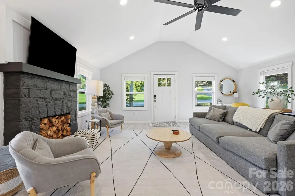 15 Old Fort Road Fairview NC 28730