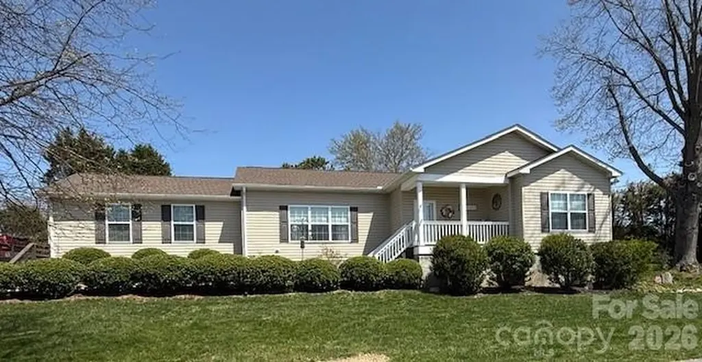 34 Middle Street Hendersonville NC 28792