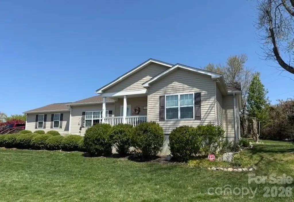 34 Middle Street Hendersonville NC 28792