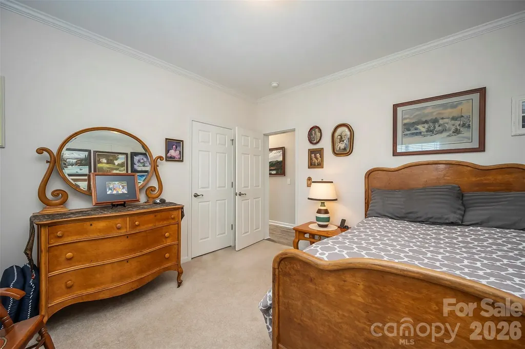34 Middle Street Hendersonville NC 28792