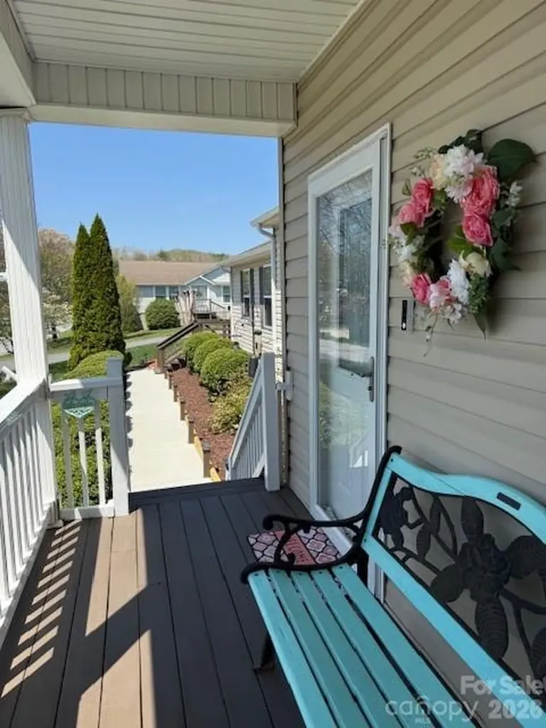 34 Middle Street Hendersonville NC 28792