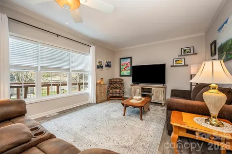 34 Middle Street Hendersonville NC 28792