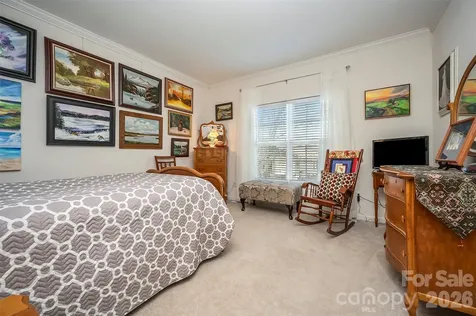 34 Middle Street Hendersonville NC 28792