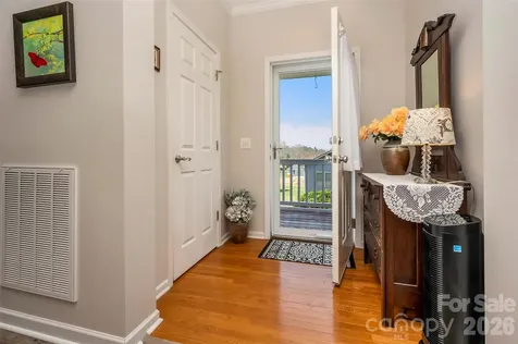 34 Middle Street Hendersonville NC 28792
