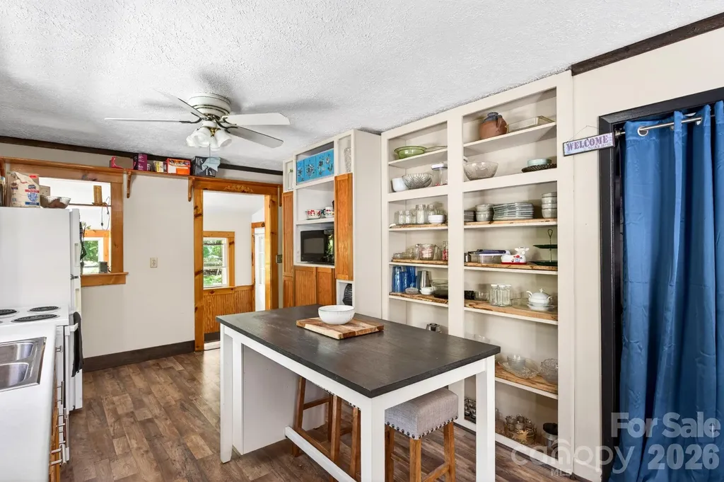 30 Reeves Drive Burnsville NC 28714