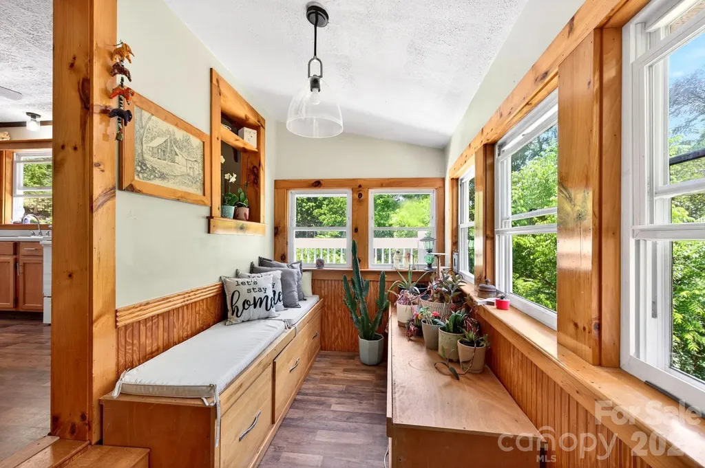 30 Reeves Drive Burnsville NC 28714