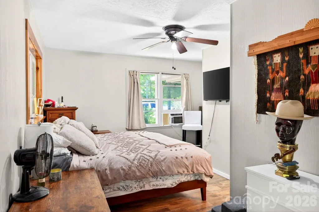 30 Reeves Drive Burnsville NC 28714