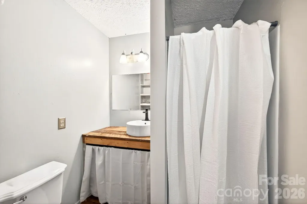 30 Reeves Drive Burnsville NC 28714