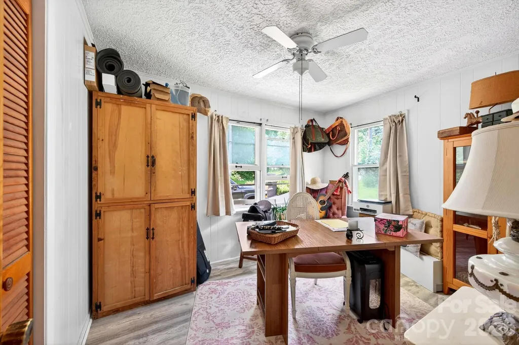 30 Reeves Drive Burnsville NC 28714