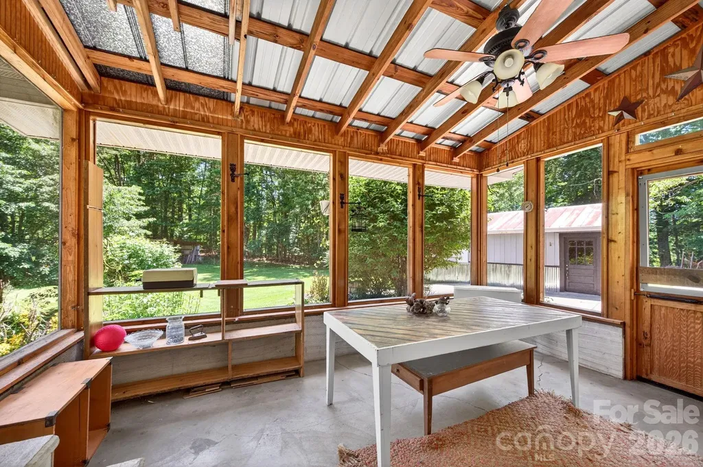 30 Reeves Drive Burnsville NC 28714