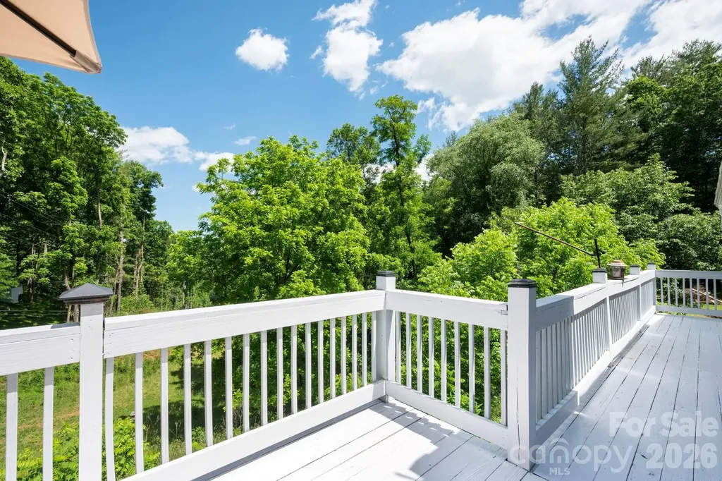 30 Reeves Drive Burnsville NC 28714