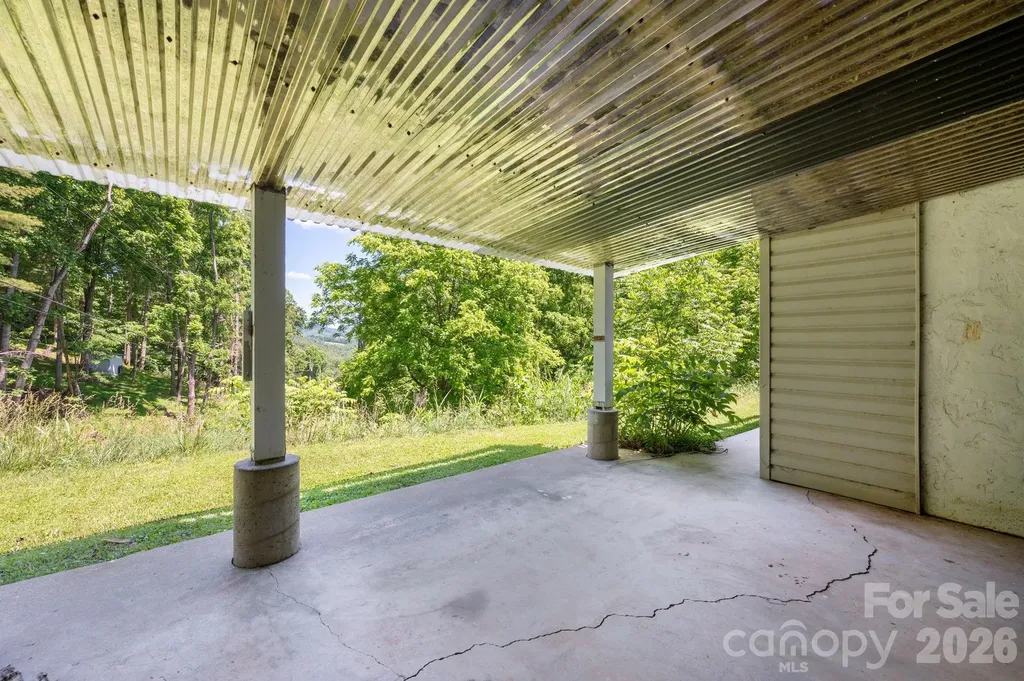 30 Reeves Drive Burnsville NC 28714