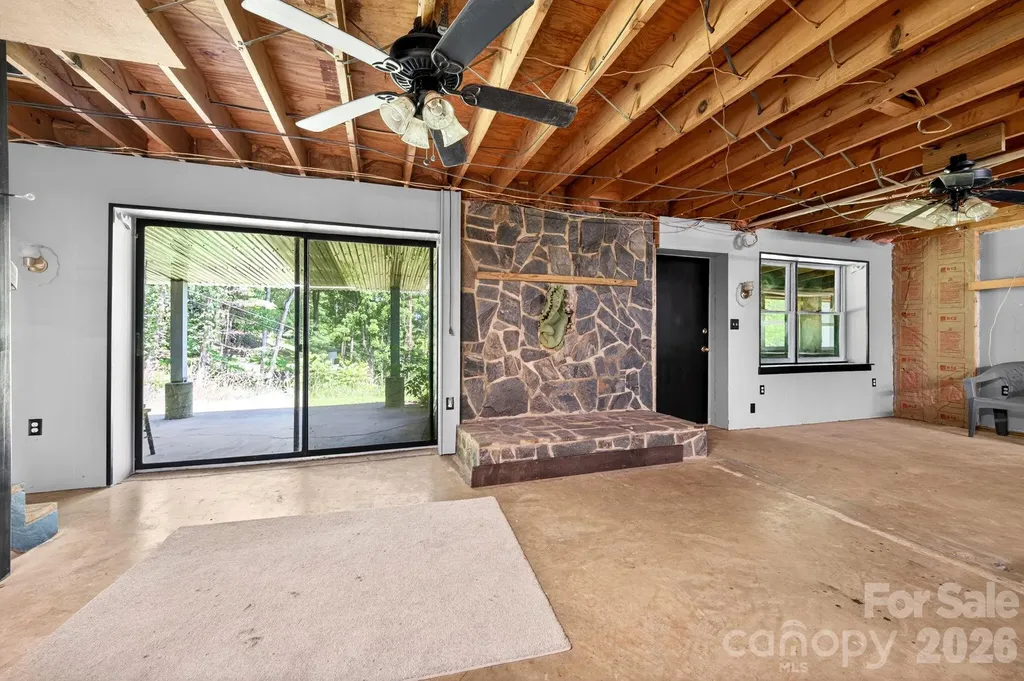 30 Reeves Drive Burnsville NC 28714