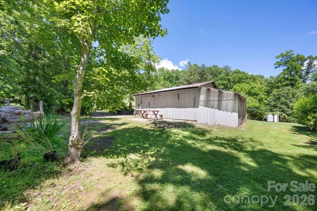 30 Reeves Drive Burnsville NC 28714