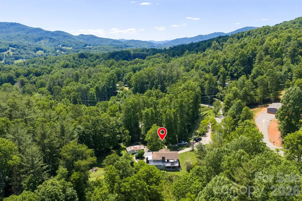 30 Reeves Drive Burnsville NC 28714