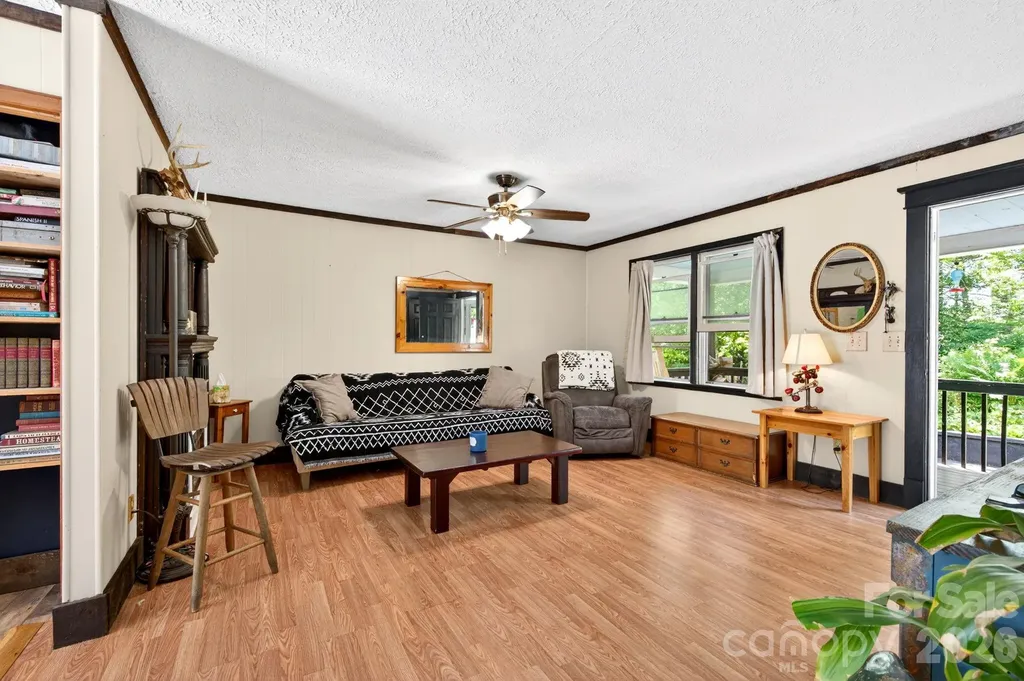 30 Reeves Drive Burnsville NC 28714