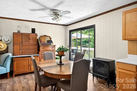 30 Reeves Drive Burnsville NC 28714