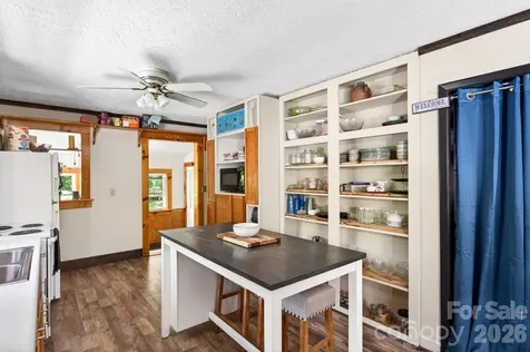 30 Reeves Drive Burnsville NC 28714