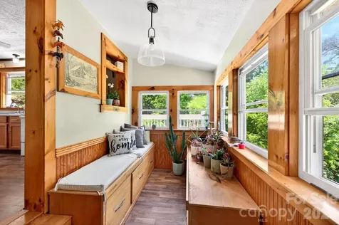 30 Reeves Drive Burnsville NC 28714