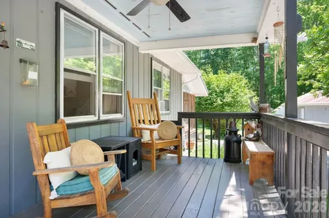 30 Reeves Drive Burnsville NC 28714