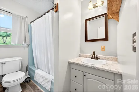 30 Reeves Drive Burnsville NC 28714
