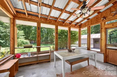 30 Reeves Drive Burnsville NC 28714