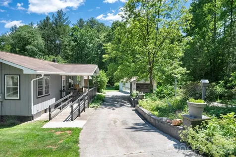 30 Reeves Drive Burnsville NC 28714
