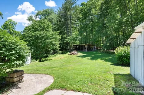 30 Reeves Drive Burnsville NC 28714