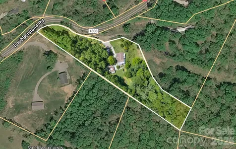 30 Reeves Drive Burnsville NC 28714