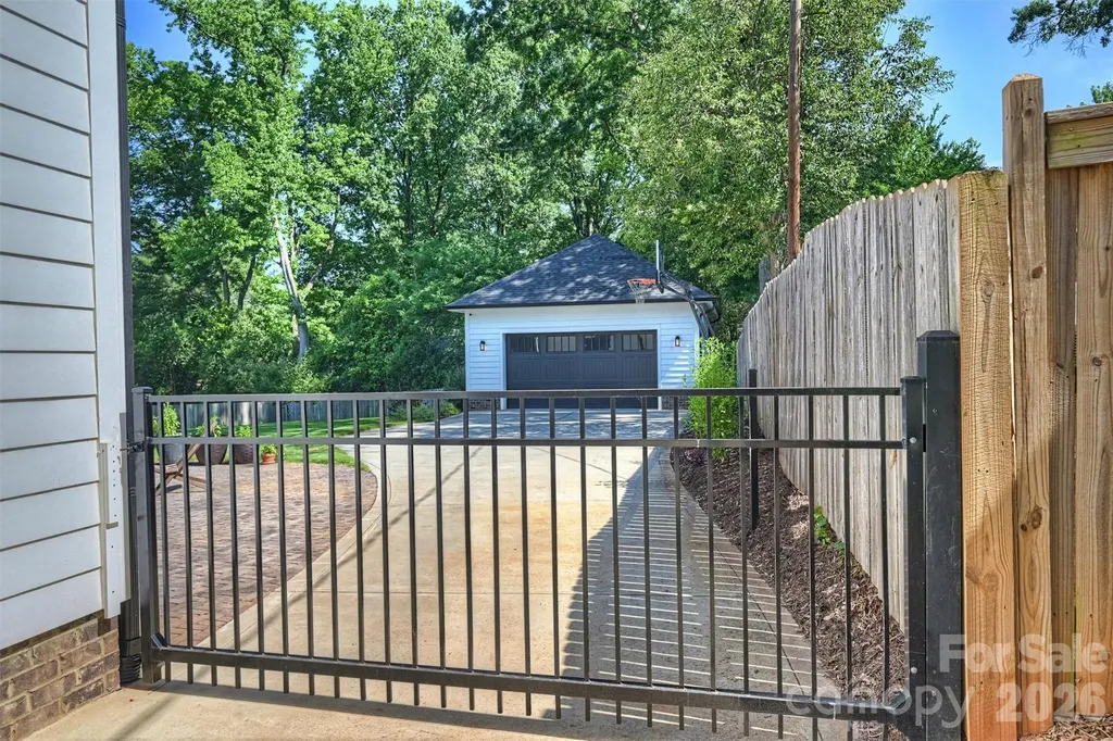 1241 Heather Lane Charlotte NC 28209