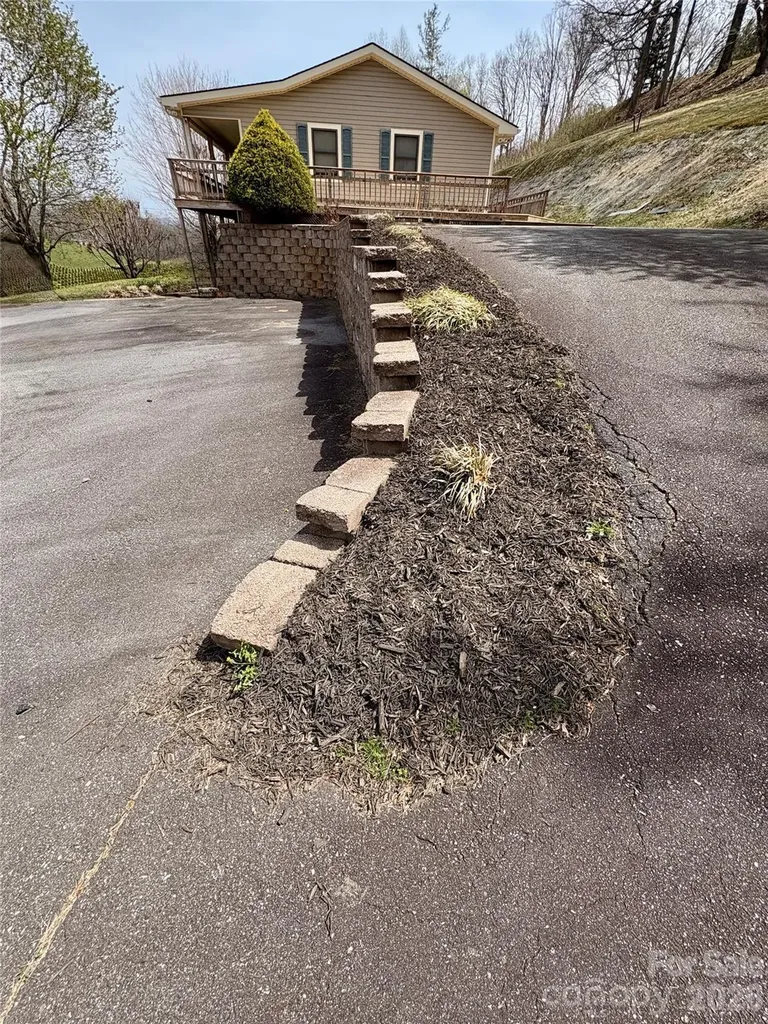 299 Mcdowell Lane Burnsville NC 28714