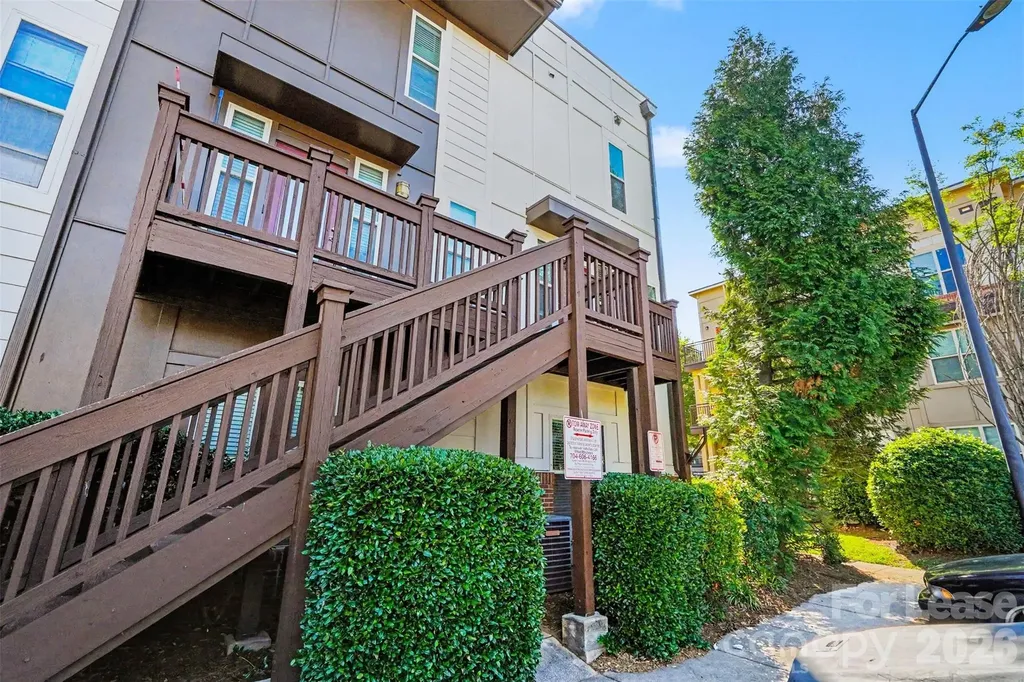 1032 Skyline View Way Charlotte NC 28204