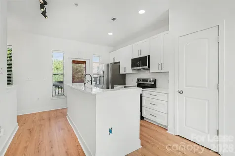 1032 Skyline View Way Charlotte NC 28204