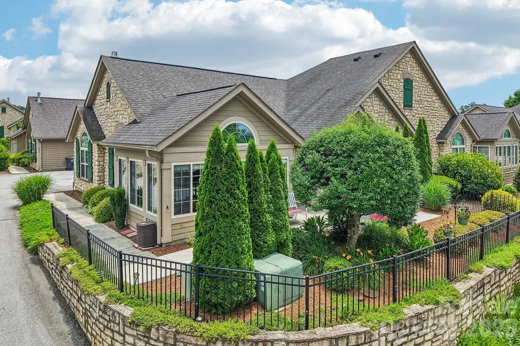 174 Summerfield Place Flat Rock NC 28731