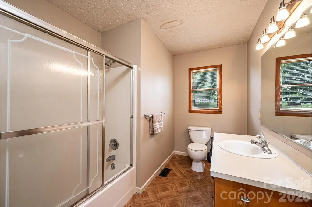 1697 Denver Court Lenoir NC 28645
