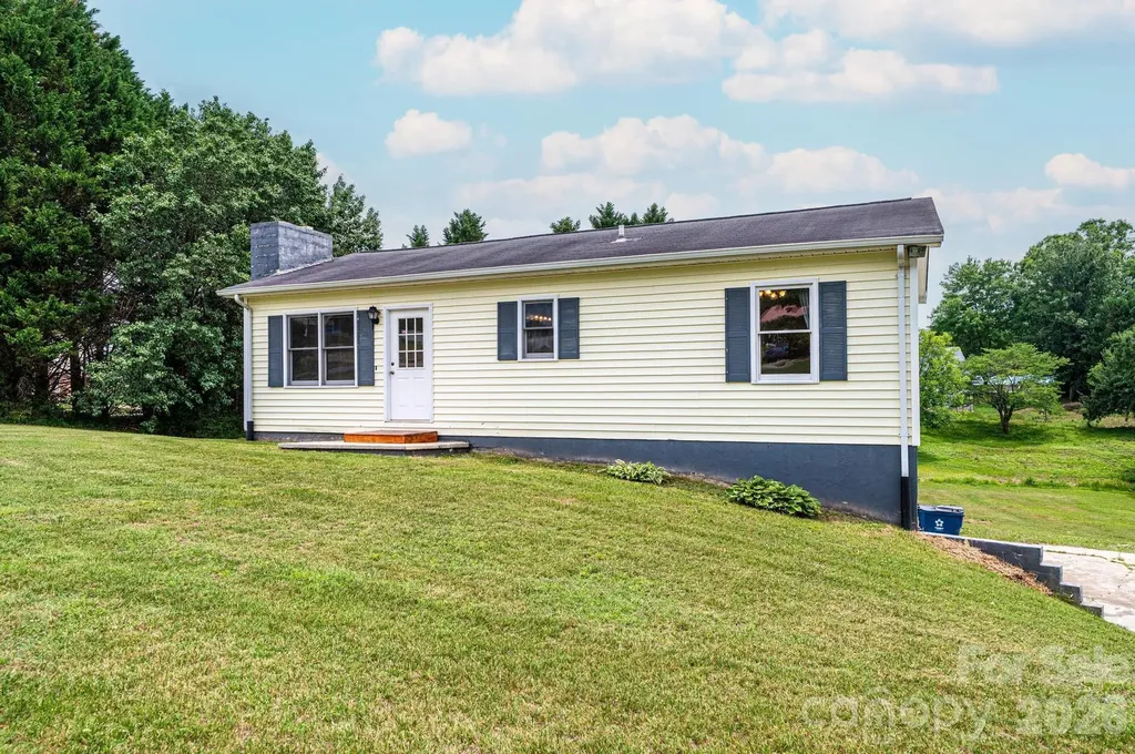 1697 Denver Court Lenoir NC 28645