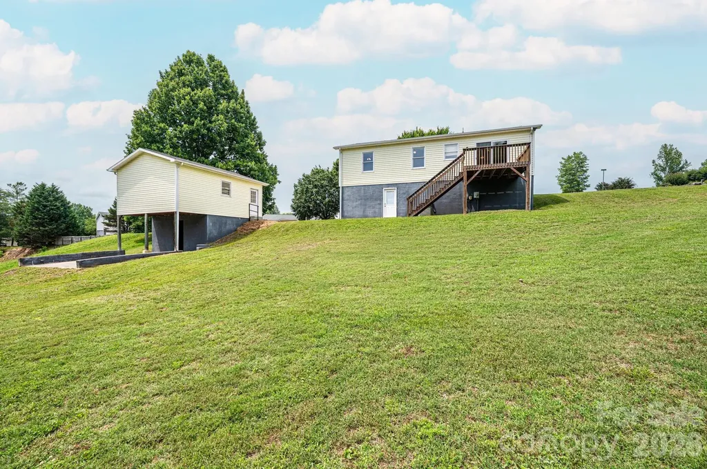 1697 Denver Court Lenoir NC 28645