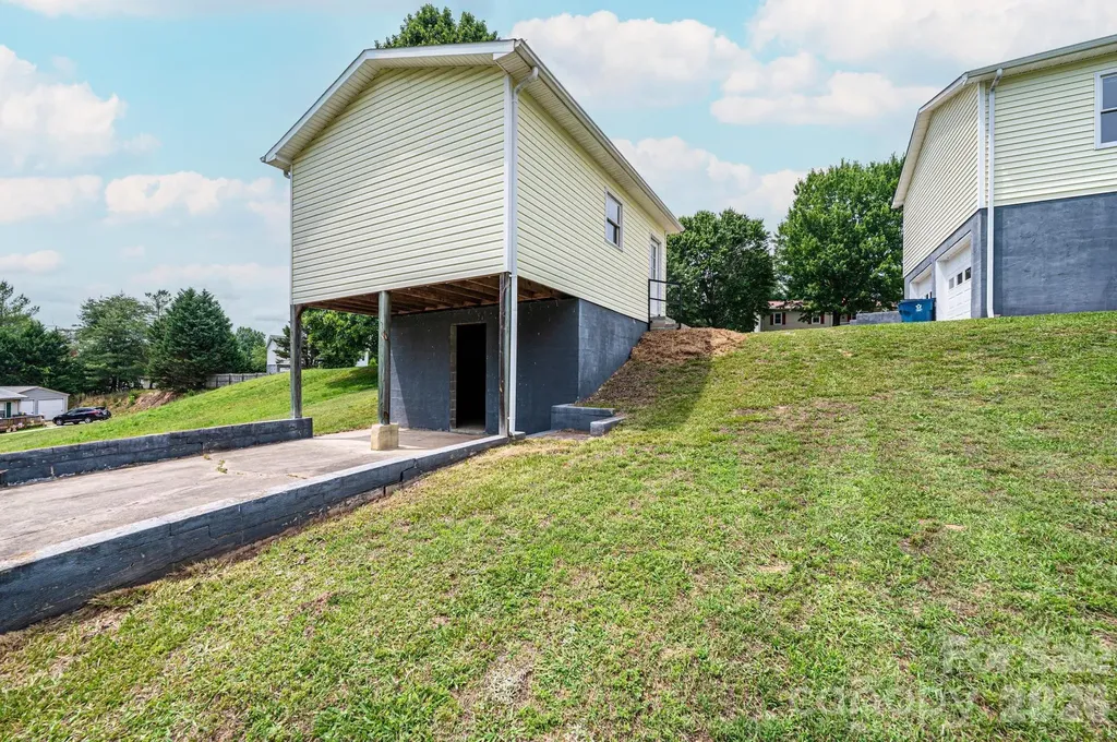 1697 Denver Court Lenoir NC 28645