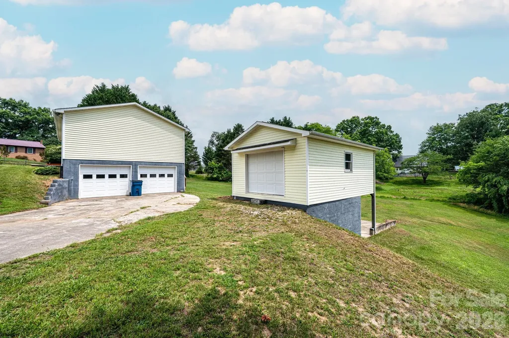 1697 Denver Court Lenoir NC 28645