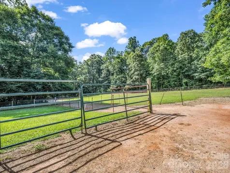 271 Collinsville Road Columbus NC 28722